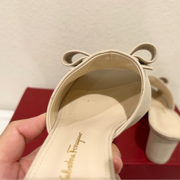 Salvatore Ferragamo Valery Viva Bone Lambskin Sandals, Size 7, New in Box - Picture 5 of 6